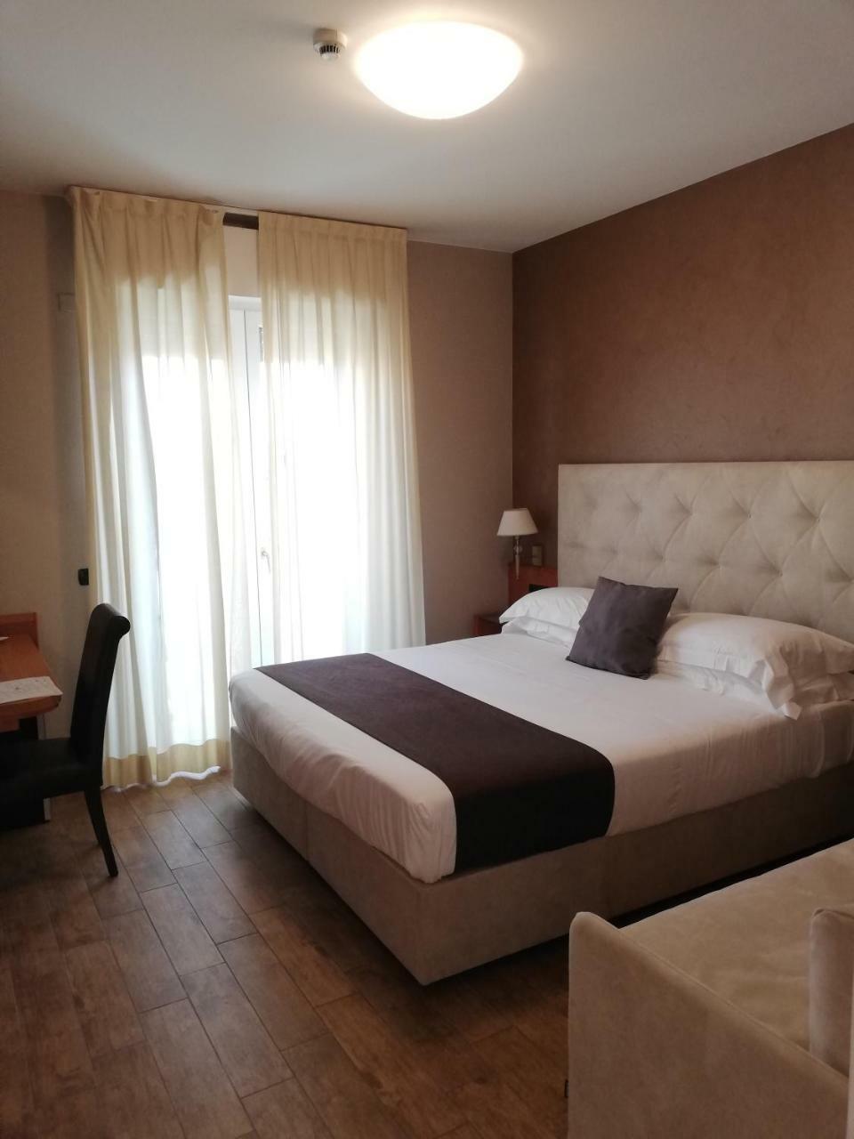 Hotel Clarin 14 By Dori Peschiera del Garda Exterior foto